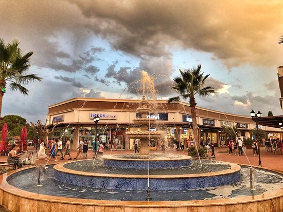 Kuşadası Alışveriş ve Yaşam Merkezi